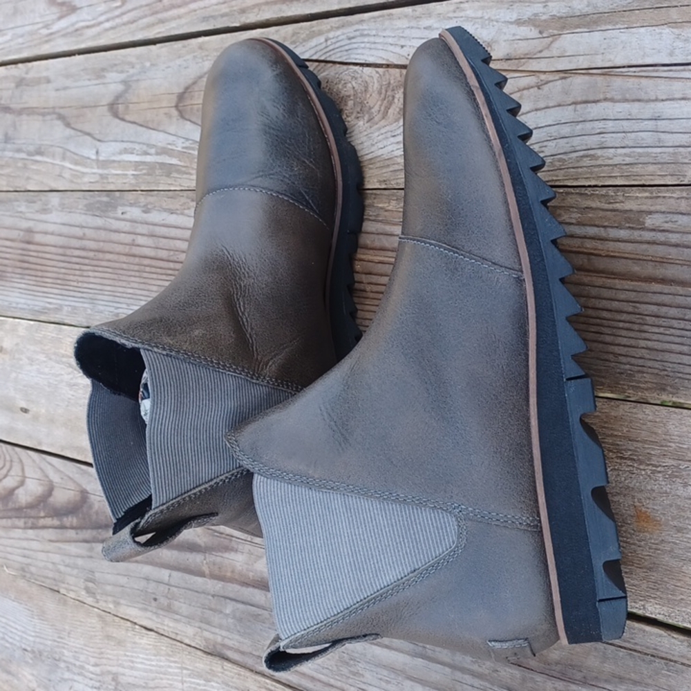 SOREL HARLOW CHELSEA BOOTIES